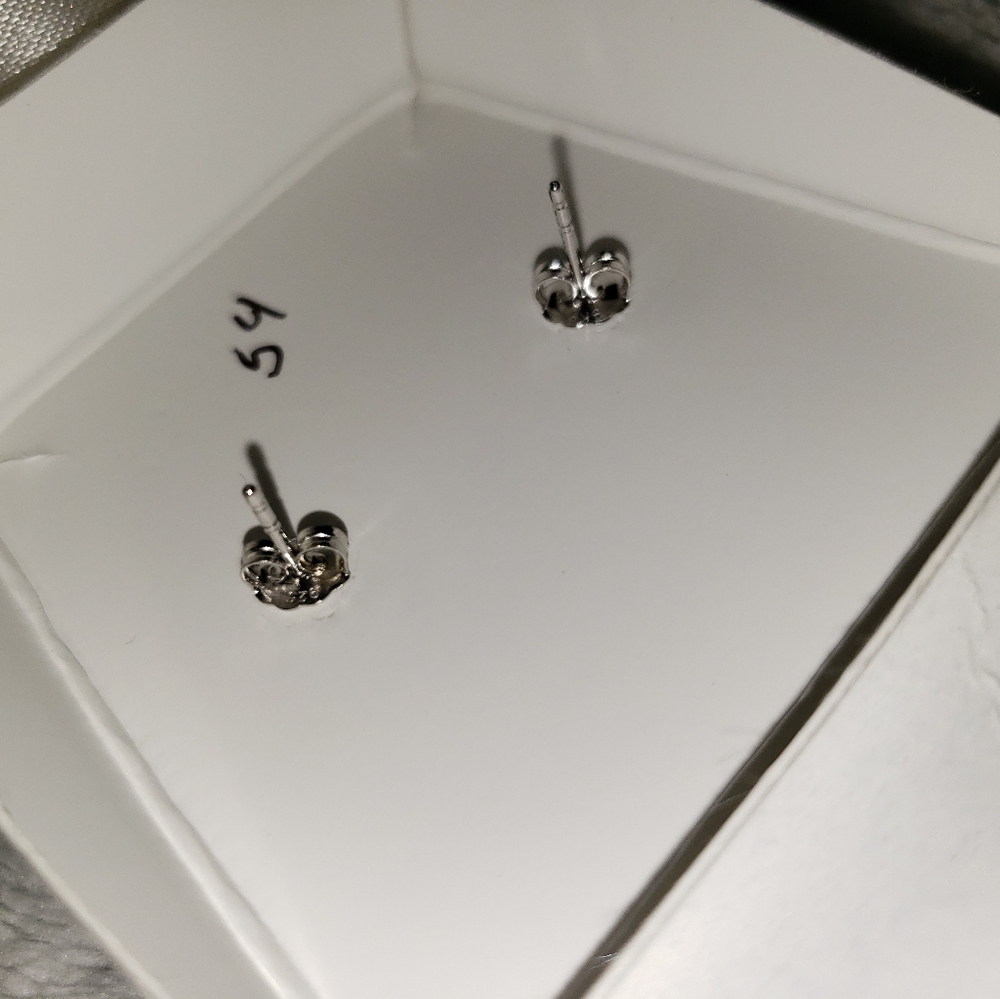 New diamond floral earrings - Picture 3 of 3